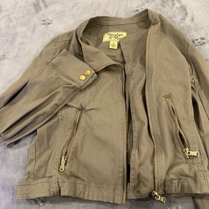 Short style light jacket